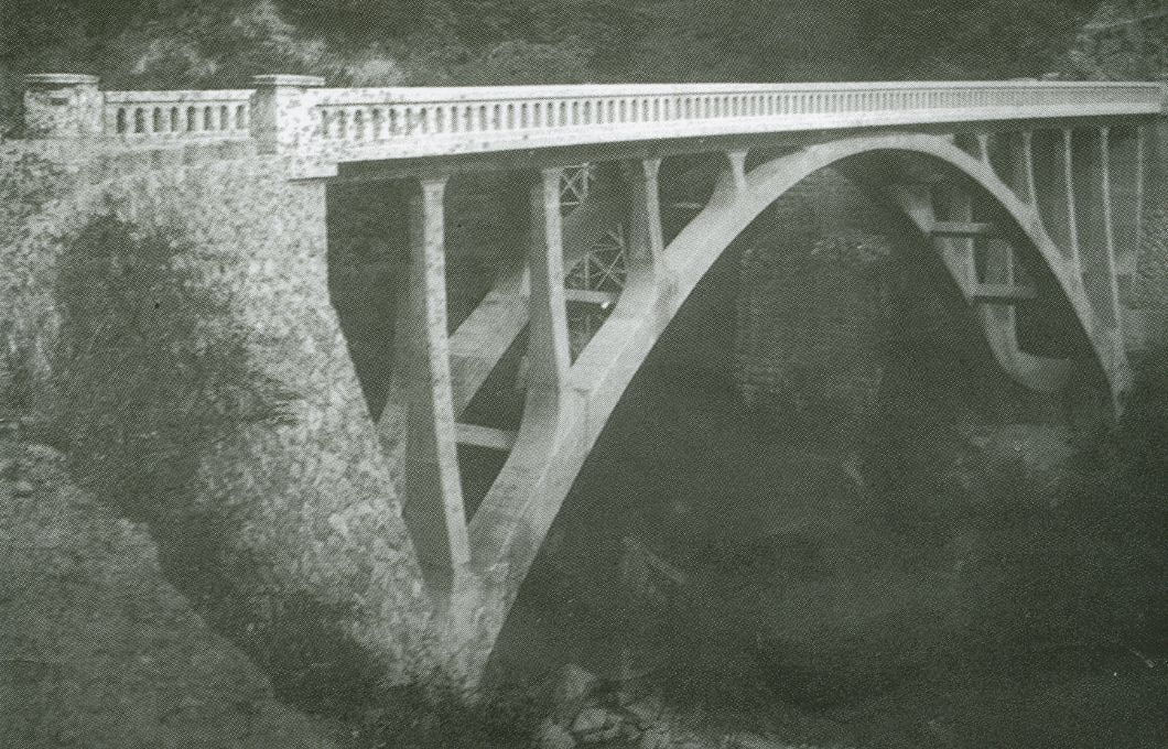 1938 市瀬橋は80年を経過した今も優美な姿を見せています